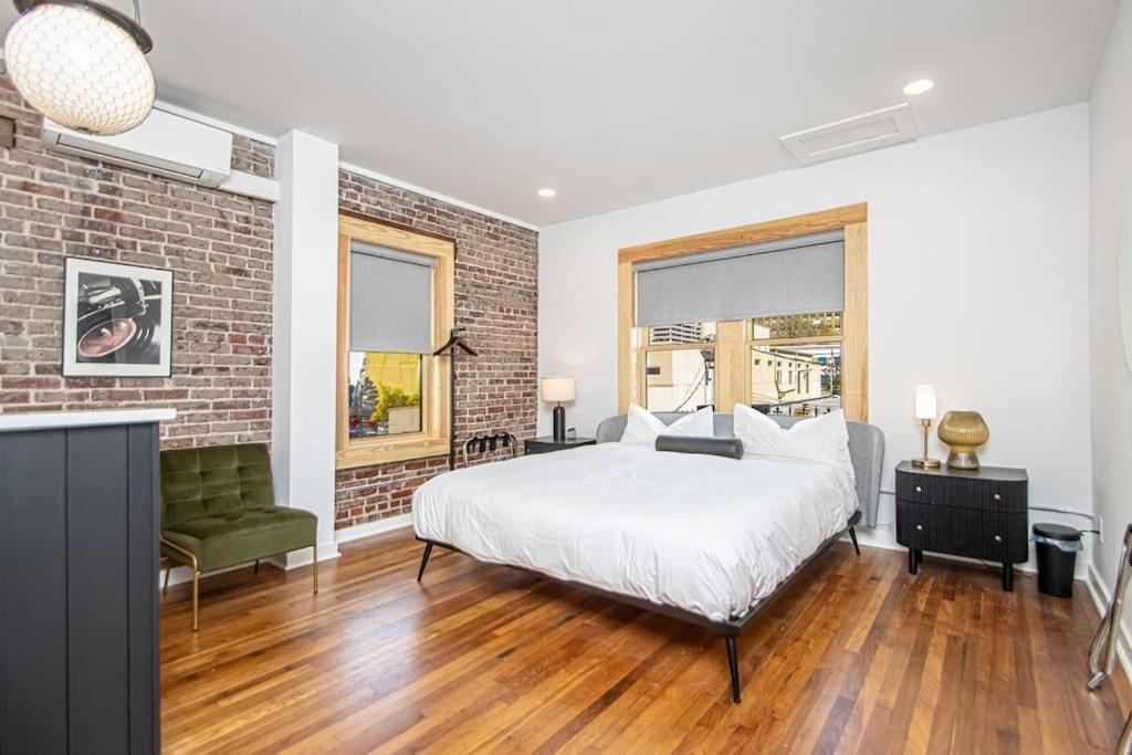 King Bed Stylish Studio In Heart Of Downtown Room # 200 Hot Springs Kültér fotó